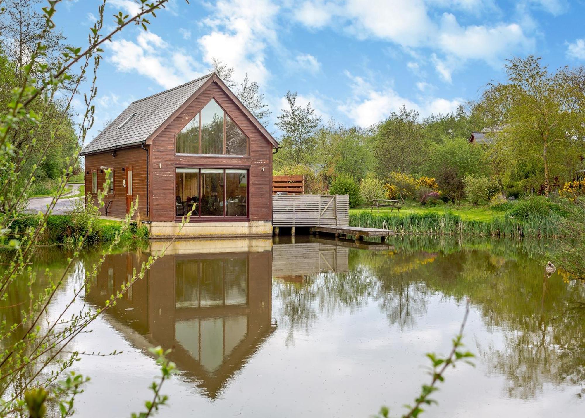 Anglesey Lakeside Lodges Menai Bridge Exterior foto