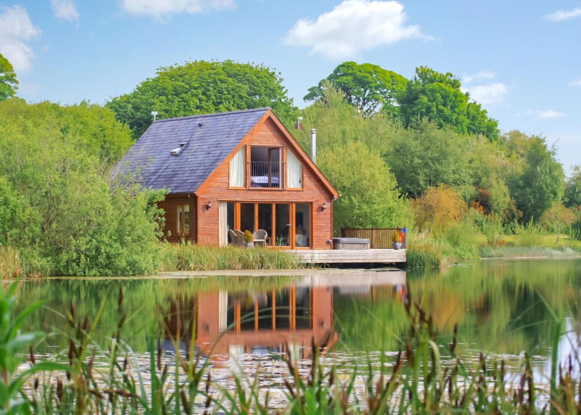 Anglesey Lakeside Lodges Menai Bridge Exterior foto