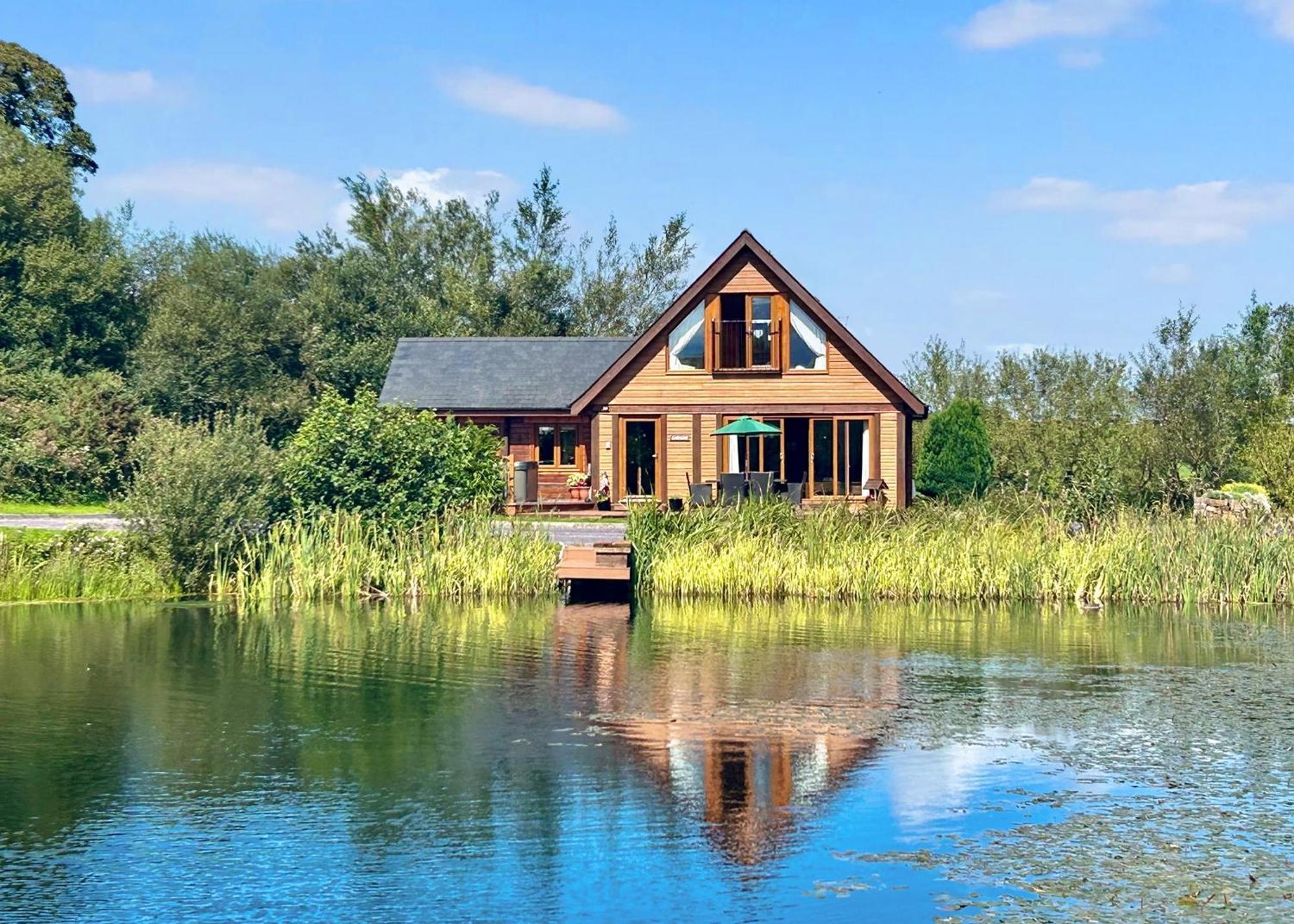 Anglesey Lakeside Lodges Menai Bridge Exterior foto